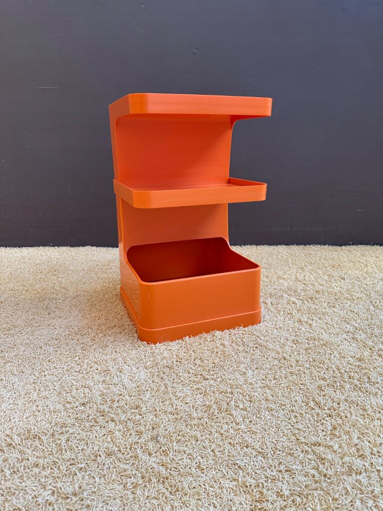 Chevet plastique modèle Flair de Prisunic