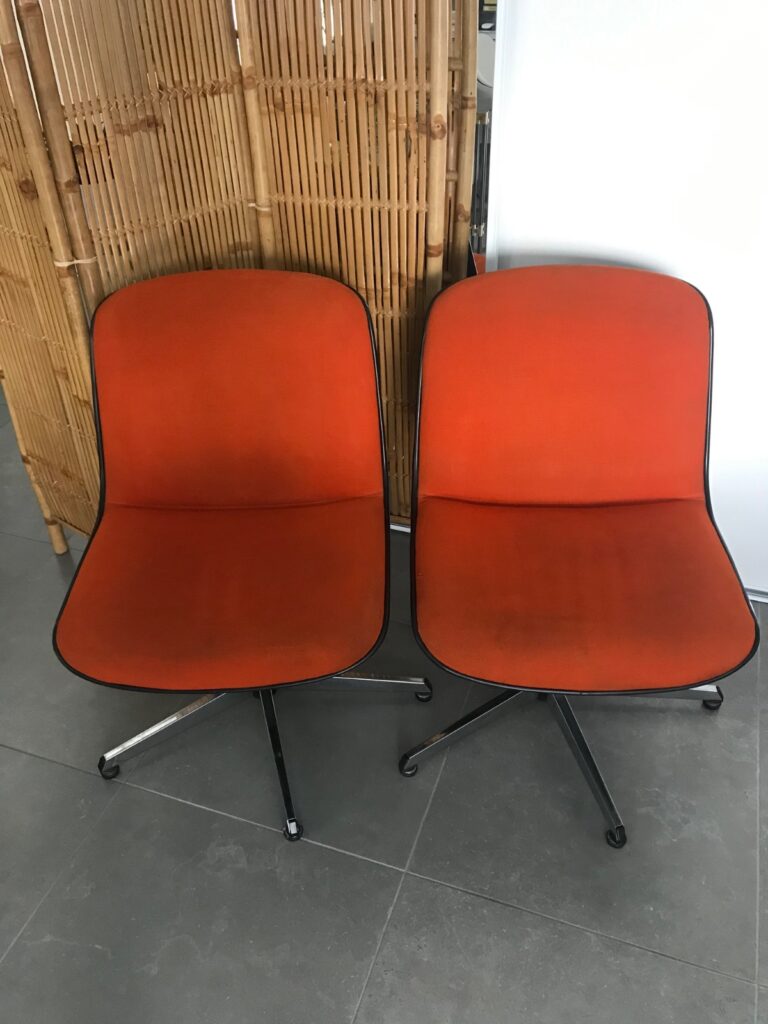 Paire de fauteuils de bureau pivotant orange année 70